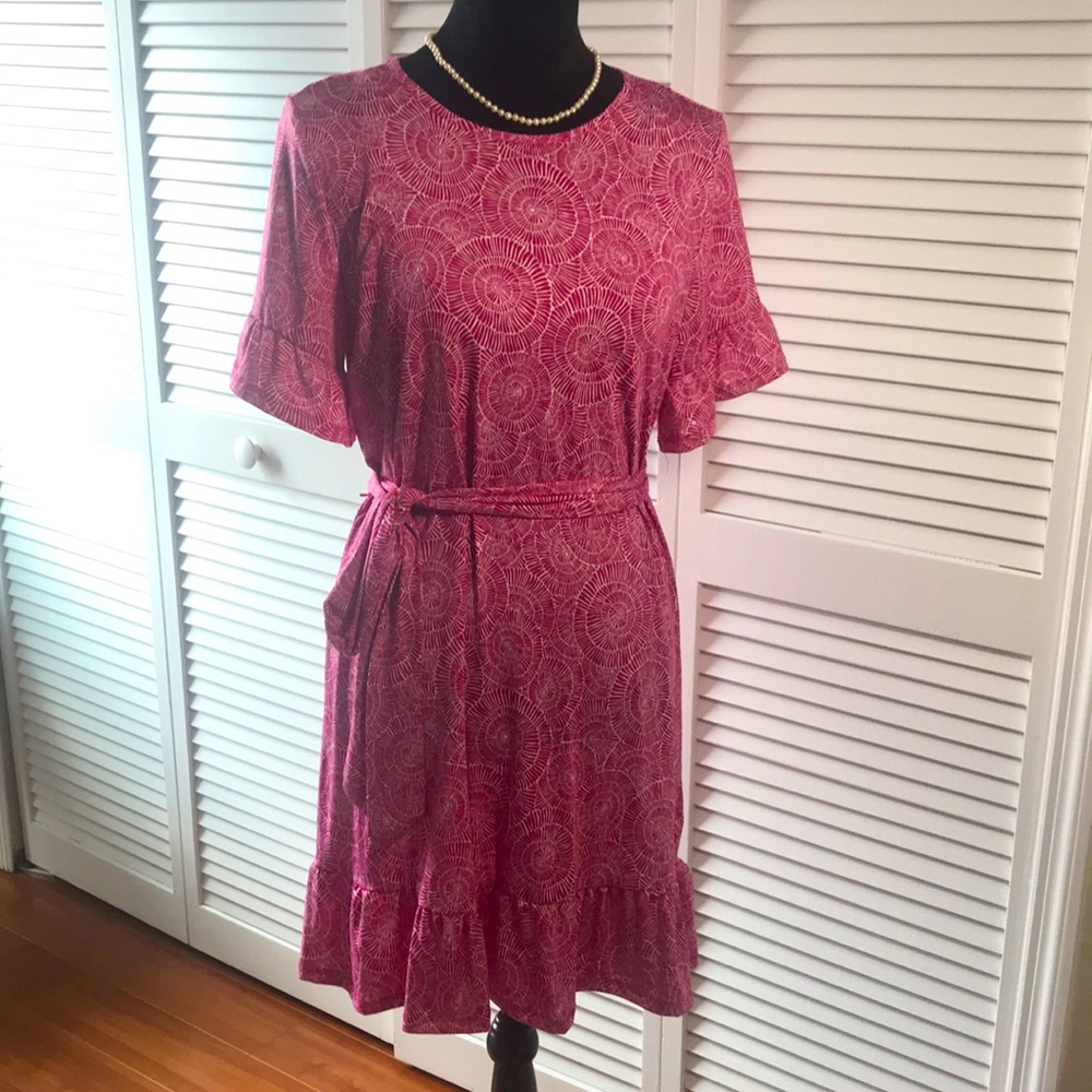 Cute pink/white dress. Polyester/Spandex. Size Medium. (New)